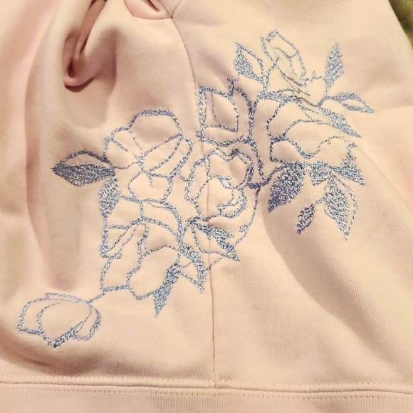 💥MOVING SALE💥 EVERYTHING MUST GO ❤️‍🔥 RARE Adidas floral embroidered hoodie - Picture 3 of 6